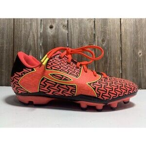 UNDER ARMOUR UNISEX BOYS/GIRLS SOCCER CLEATS NEON SIZE 3Y